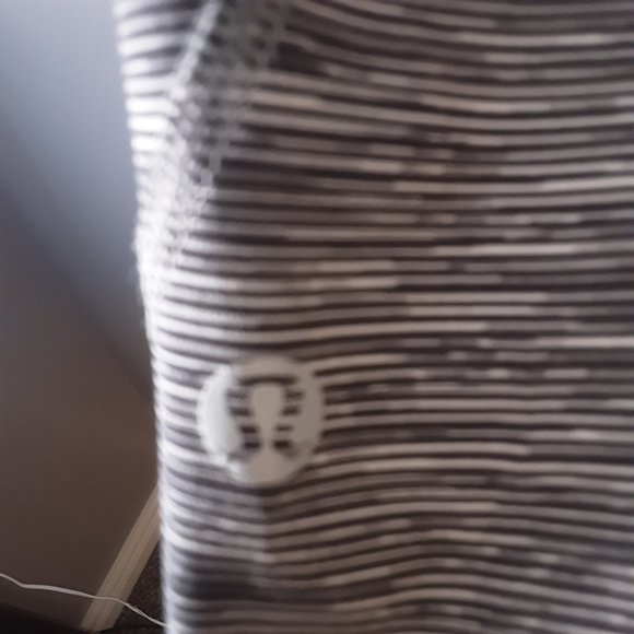 lululemon Leggings Size 6, Cropped, Pockets, Black and Grey, - Picture 10 of 13